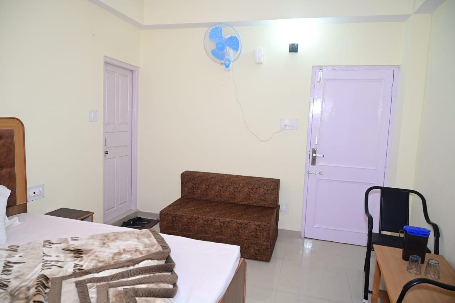 Krishna B&B Near Mall Road Simlá Kültér fotó